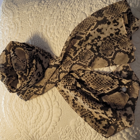 Calvin Klein snake print scarf 72" x 21" - Picture 2 of 9
